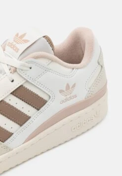Adidas Originals Forum Unisex - Baskets Basses - Core White/Chalky Brown/Taupe -Chaussure Belle Promos Boutique 0874303fd5bf4c94a7a62053de70c504