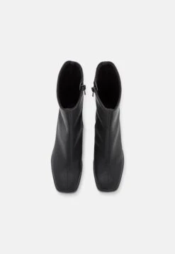 Monki Bottines - Black Dark -Chaussure Belle Promos Boutique 1ceccae4a3684796b9b12cfbf404cfe4