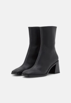 Monki Bottines - Black Dark -Chaussure Belle Promos Boutique 3989a653bdd24719b2914d9406867d30