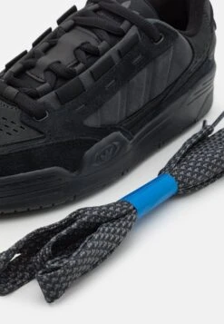 Adidas Originals Adi2000 Unisex - Baskets Basses - Core Black/Carbon -Chaussure Belle Promos Boutique 48389346fb1043ebb24cde28102717cc