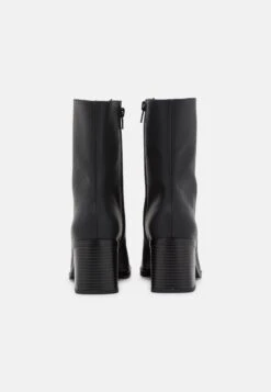 Monki Bottines - Black Dark -Chaussure Belle Promos Boutique 5f5300a76aa04964b82419f7f15bddfe