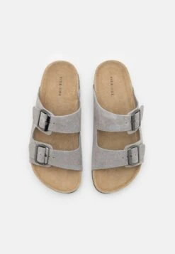 Pier One Leather Unisex - Chaussons - Grey -Chaussure Belle Promos Boutique 6e172422b00e484a8ac21c5f565af9d6