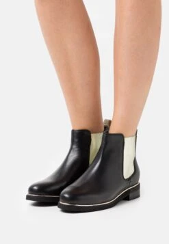 Les Tropéziennes Par M Belarbi Micky - Boots À Talons - Noir/Or 10 Les Tropéziennes Par M Belarbi Micky - Boots À Talons - Noir/Or -Chaussure Belle Promos Boutique 6f4e8e7070ed4e7cb32147cb2d1c9751