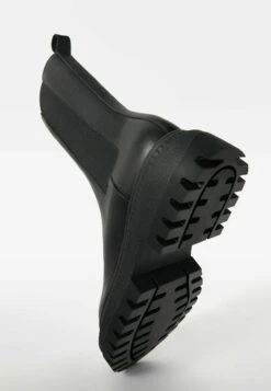 BERSHKA Flat With Elastic Gores - Boots À Talons - Black 10 BERSHKA Flat With Elastic Gores - Boots À Talons - Black -Chaussure Belle Promos Boutique 73bedb1b10234ae1a0e3183e44674d06