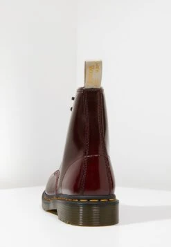 Dr. Martens Winchester Ii Boot 1460 Vegan - Bottines À Lacets - Cherry -Chaussure Belle Promos Boutique 755c08d56bda4a5eba7a2316d348f0cf
