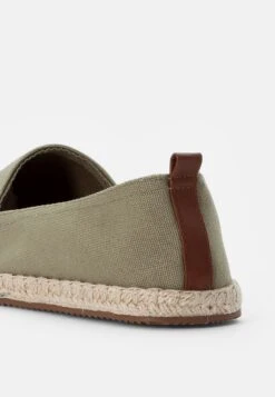 Pier One Rena Espadrille Unisex - Espadrilles - Olive -Chaussure Belle Promos Boutique 8b1ef3dce9d344a08d816af96a53324d