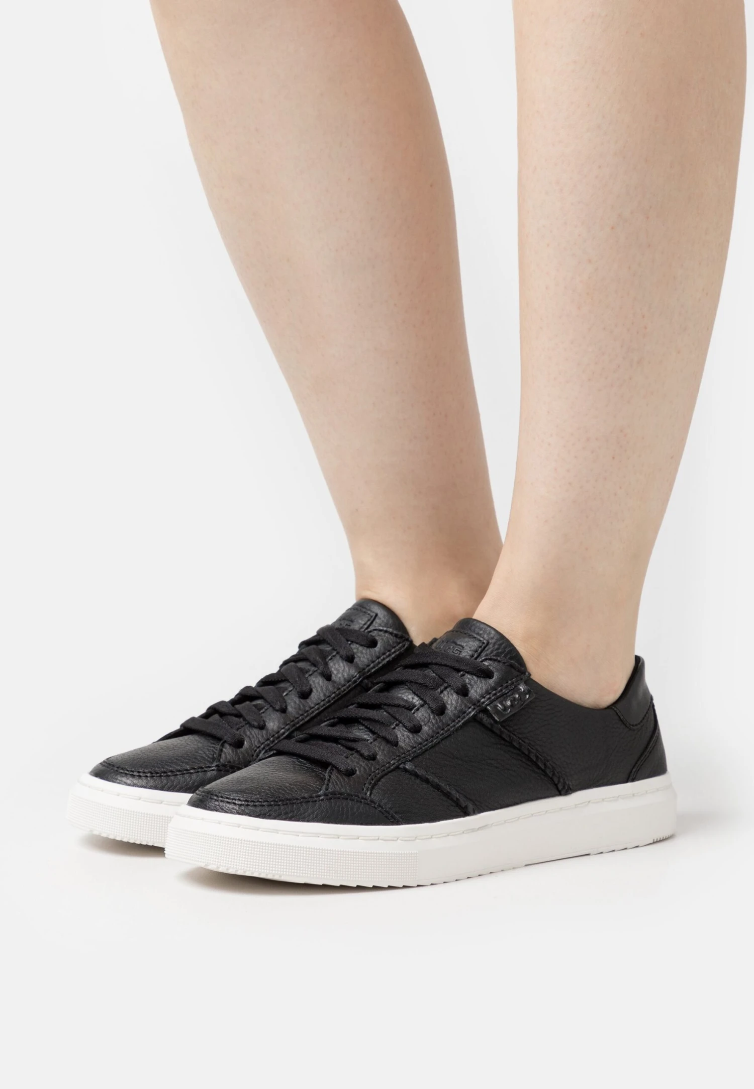 Ugg Alameda Lace - Baskets Basses - Black 1 Ugg Alameda Lace - Baskets Basses - Black