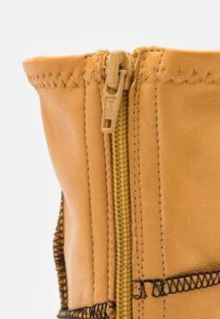 Miista Lois Boots - Bottes - Beige -Chaussure Belle Promos Boutique d6ee4c1e15de4a2daf048308cdae9761