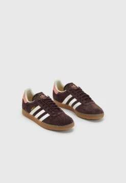 Adidas Originals Gazelle - Baskets Basses - Shadow Brown/Cream White 10 Adidas Originals Gazelle - Baskets Basses - Shadow Brown/Cream White -Chaussure Belle Promos Boutique dbddda3b92894307882b8b693672ca44