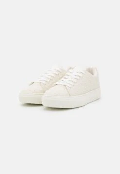 Baskets Basses - Off-White -Chaussure Belle Promos Boutique eb7b164418c8464a827b0708f40bc634